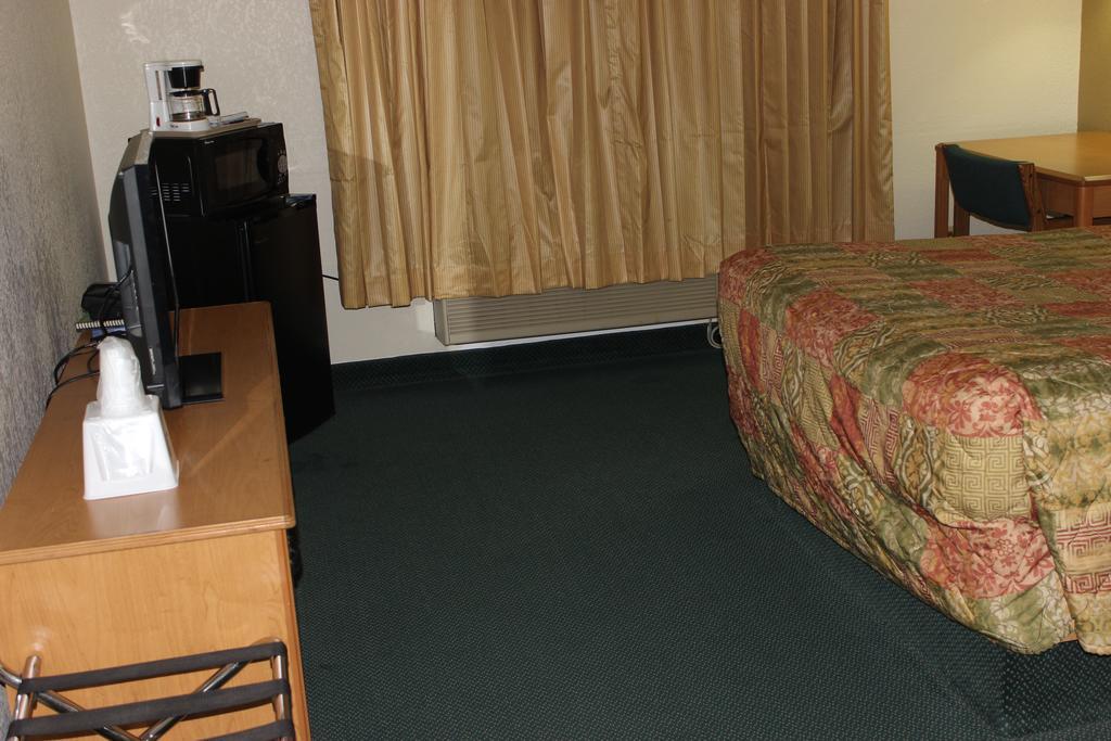 Americas Best Value Inn Grand Forks Ngoại thất bức ảnh