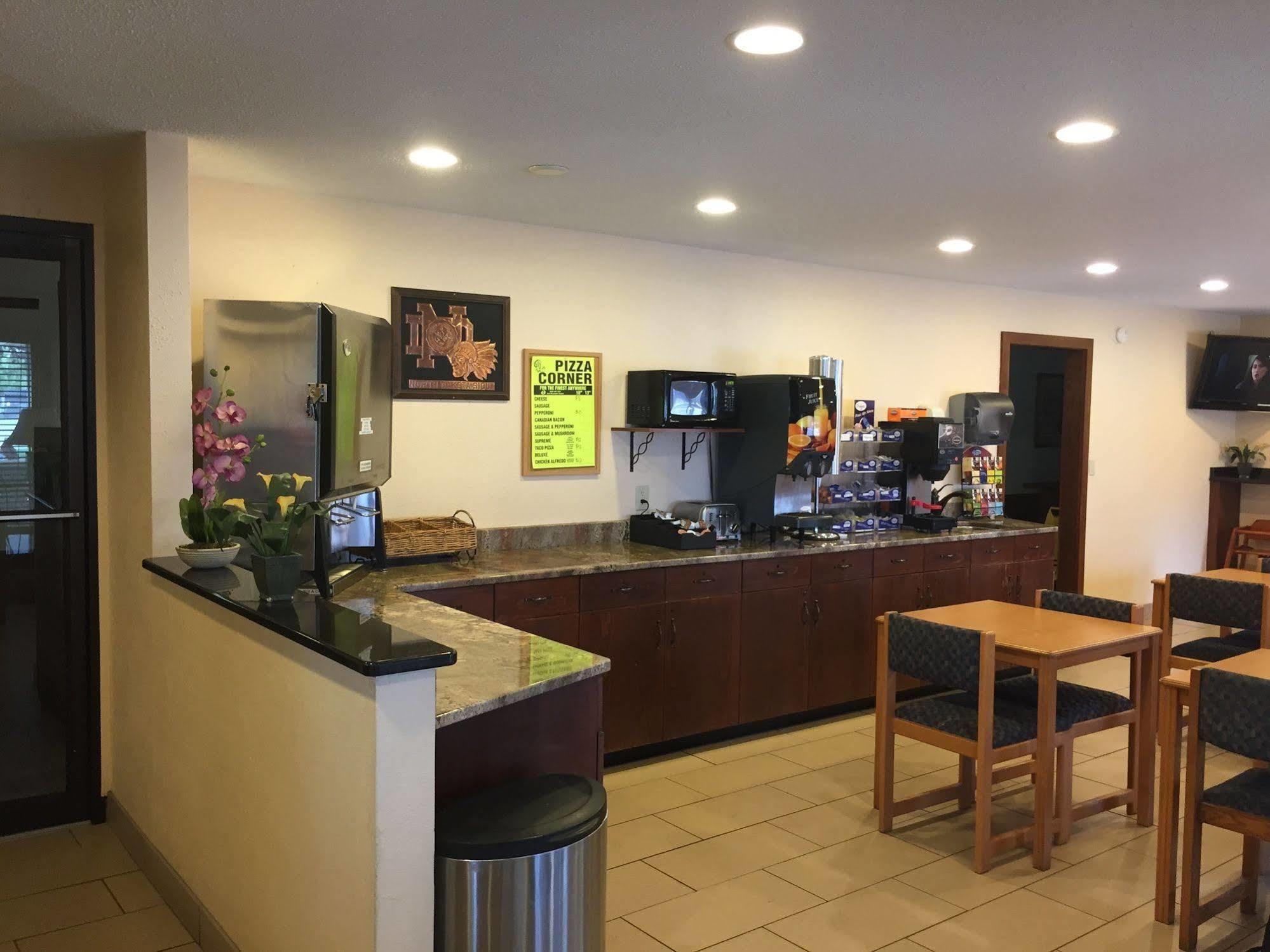 Americas Best Value Inn Grand Forks Ngoại thất bức ảnh